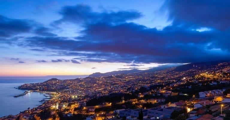 Madera - widok na Funchal nocą
