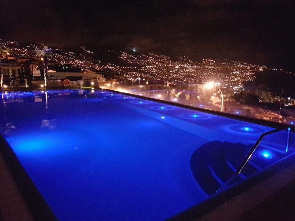 Widok na Funchal z hotelu Panoramico na Maderze