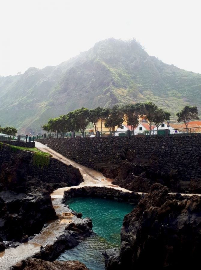 Naturalne baseny wulkaniczne w Porto Moniz na Maderze