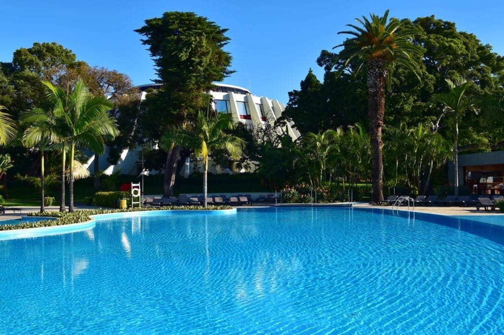 Most beautiful hotel pools in Madeira, Portugal: Pestana Casino Park Hotel in Funchal ~ Najpiękniejsze baseny hotelowe na Maderze - zestawienie. Zdjęcie: Pestana Casino Park Hotel w Funchal