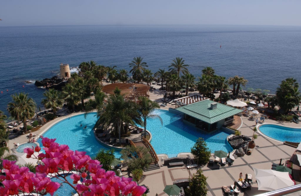 Gdzie kąpać się na Maderze: Najpiękniejsze hotelowe baseny na Maderze - Hotel Royal Savoy w Funchal.