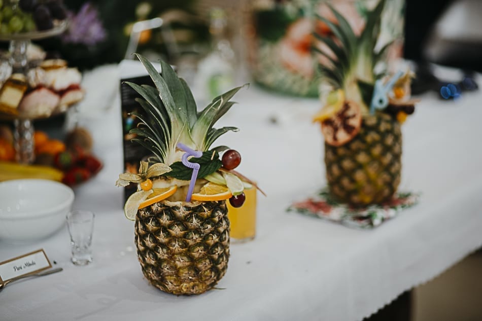 Tropical wedding drinks #tropical #tropicalwedding #monstera #wedding ~ Tropikalny ślub: Ślub i wesele w stylu tropikalnym w Polsce - egzotyczne drinki