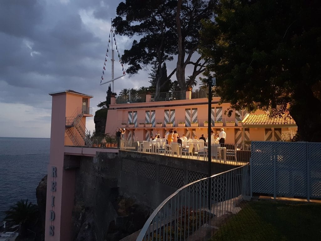 Najlepsze miejsca na ślub w Portugalii: Ślub w hotelu Belmond Reid’s Palace na Maderze I Best European wedding venuess: Weddings at Belmond Reid’s Palace in Madeira PHOTO: Miguel Ponte Photography #madeira #belmondreids #funchal #portugal #destinationwedding #wedding #weddingvenue