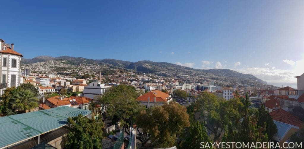 Best of Madeira: View on Funchal from the balcony of the Universo de Memorias Joao Carlos Abreu #funchal #madeira #portugal Najlepsze na Maderze: Widok na Funchal z balkonu w Muzeum Universo de Memorias #madera #portugalia