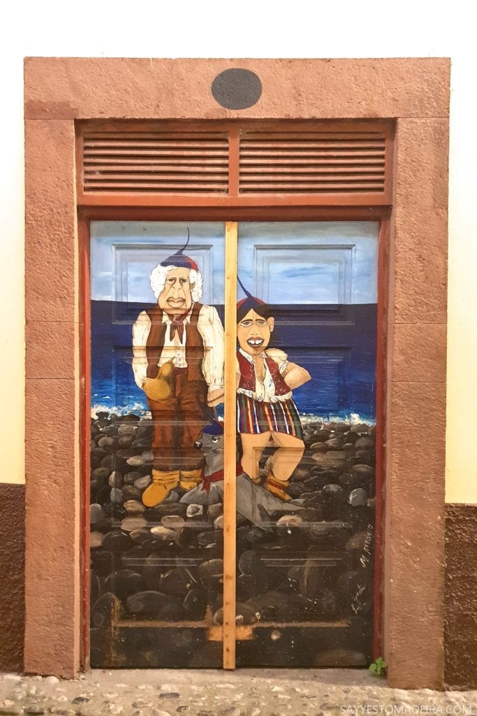 Atrakcje Funchal: Stare Miasto - sztuka uliczna, murale i kolorowe drzwi Funchal.