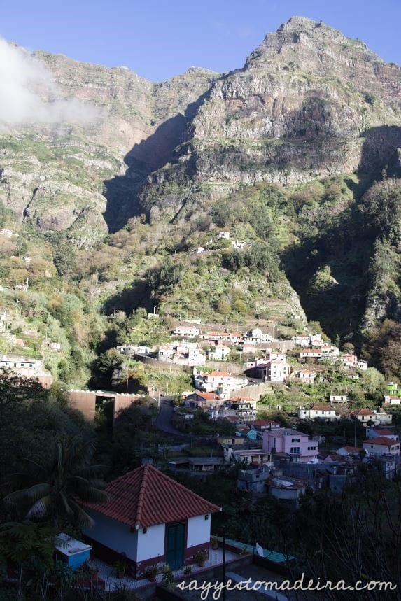 Must see places on Madeira Island: Eira do Serrado – Curral das Freiras – Poco dos Chefes. Hiking trails in Nun's Valley #madeira #portugal #bucketlist Najpiękniejsze miejsca i szlaki piesze w Dolinie Zakonnic na Maderze: Eira do Serrado – Dolina Zakonnic – Poco dos Chefes.