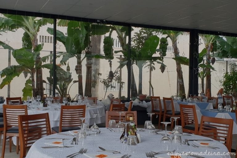Funchal rooftop restaurants - Restaurants with a view in Madeira - Madeira Story Centre Rooftop restaurant #madeira #funchal Restauracje z polskim menu na Maderze - Restauracja z widokiem na dachu Madeira Story Centre w Funchal