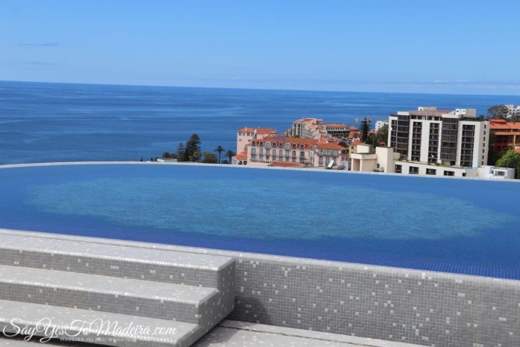Infinity roof pools in Savoy Palace, Madeira Island || Basen na dachu hotelu Savoy Palace, Madera, Portugalia
