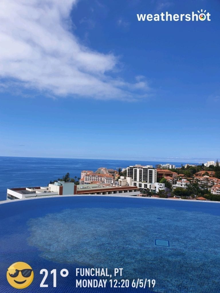 Weather in Madeira in May - Pogoda na Maderze w maju Savoy Palace rooftop swimming pool - Basen na dachu hotelu Savoy Palace w Funchal