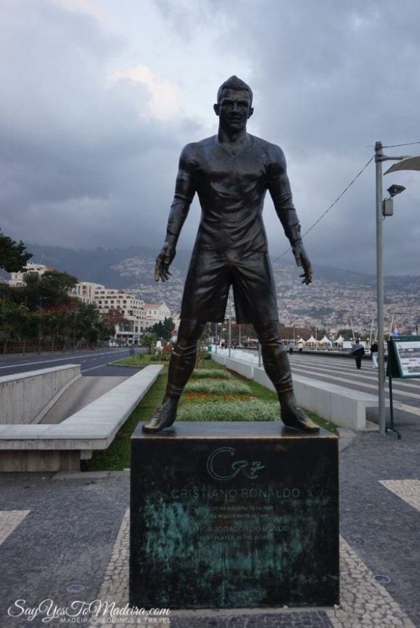 Pomnik Cristiano Ronaldo w Funchal na Maderze - Śladami CR7 Madera