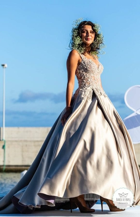 Beautiful champagne maxi dress presented during Madeira Flower Collection 2019 in Madeira, Portugal - Piekna kwiecista długa suknia w kolorze słomkowym podczas pokazu mody w Funchal #maxidress #floraldress #madeira #ivorydress #champagedress
