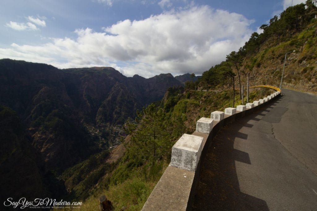 Road to Eira do Serrado and Curral das Freiras in Madeira. Droga do Doliny Zakonnic na Maderze