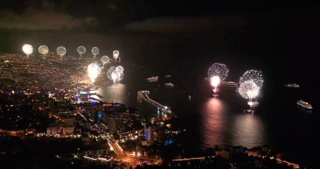 Pokaz fajerwerków na Maderze - Sylwester 2020 w Funchal - najlepsze filmy video