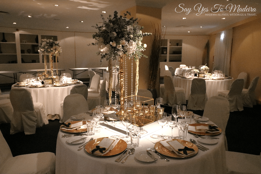 High wedding centrepieces - White, golden & silver wedding color palette